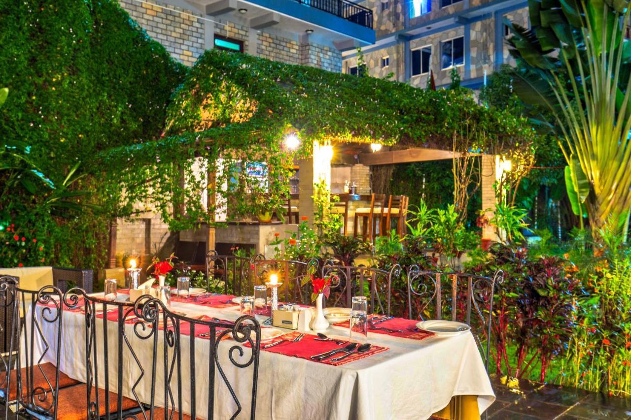 Da Yatra Courtyard Hotel Pokhara Exterior foto